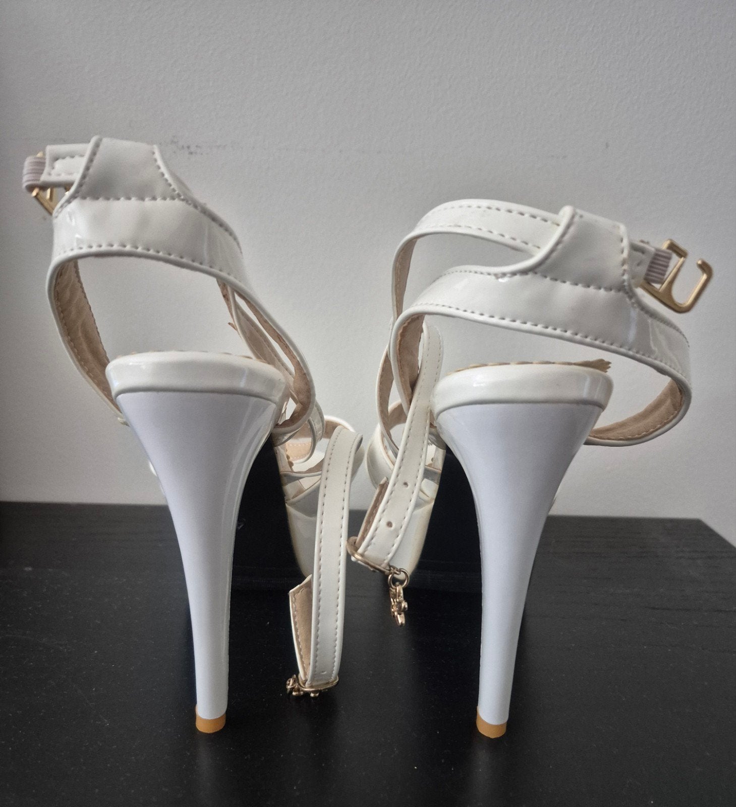 Damesschoenen hoge hak ONGEDRAGEN, Kleding | Dames, Wit, Nieuw, Ophalen of Verzenden, Schoenen met hoge hakken