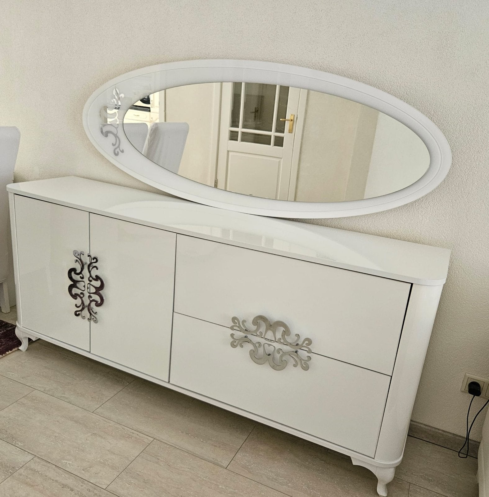 Elegant wit dressoir met spiegel - Zo goed als nieuw, Ophalen, Overige materialen, 150 tot 200 cm, Zo goed als nieuw
