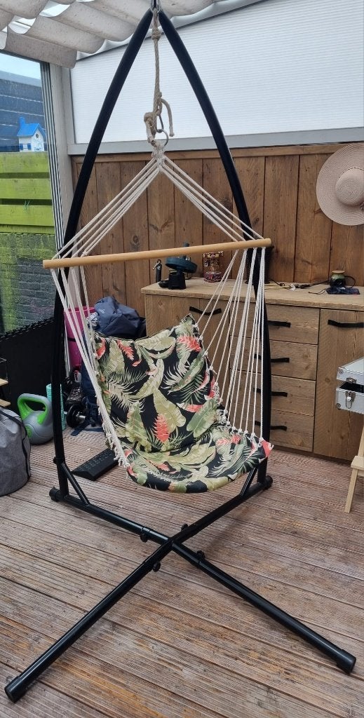 Mooie hangstoel inclusief stevige standaard, Ophalen, Boho-Chic (Bohemian), Zwart, Zo goed als nieuw
