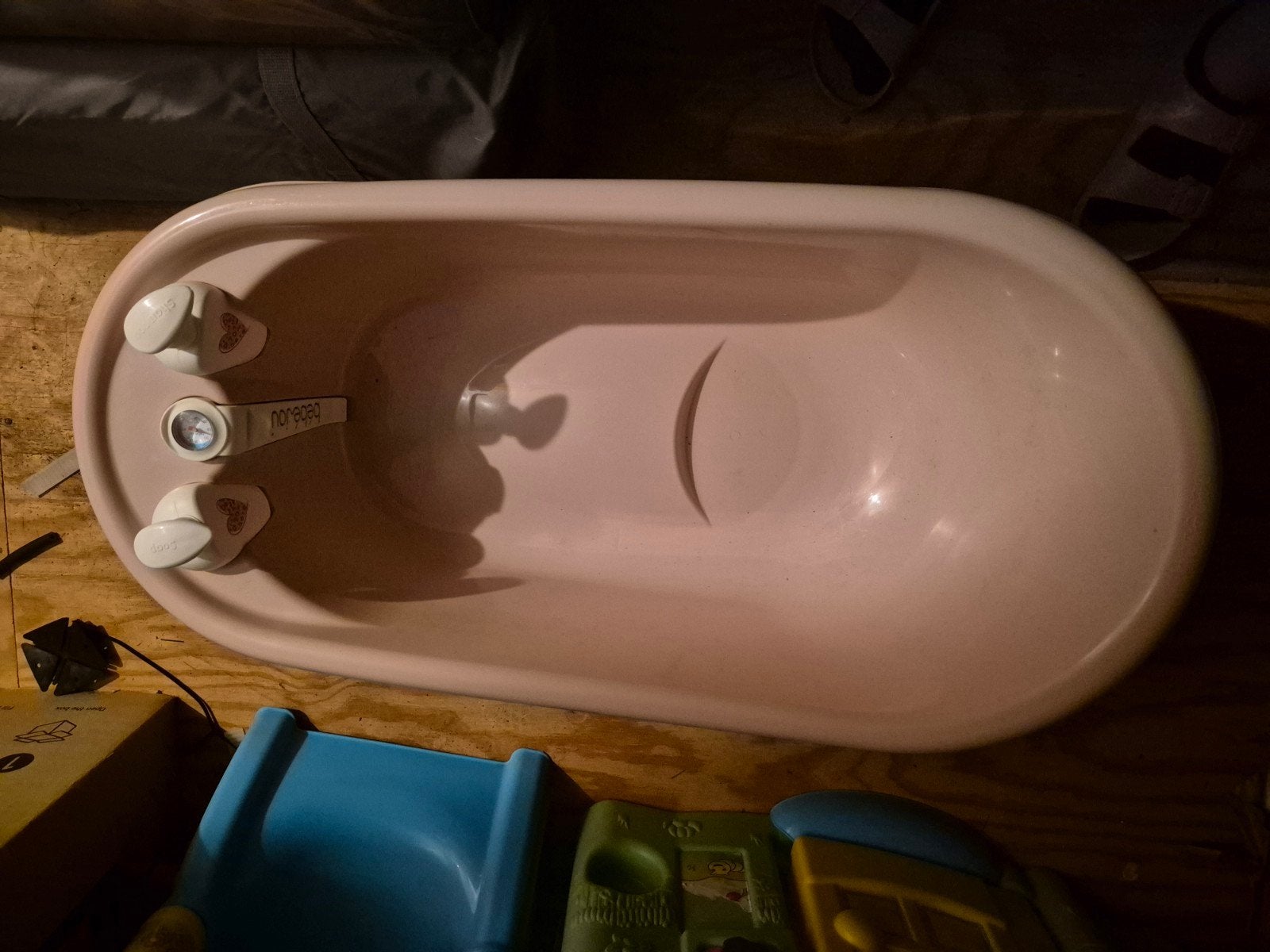 Bébé-jou babybadje met badstandaard en accessoires, Ophalen, Gebruikt, Badje, Bébé-jou
