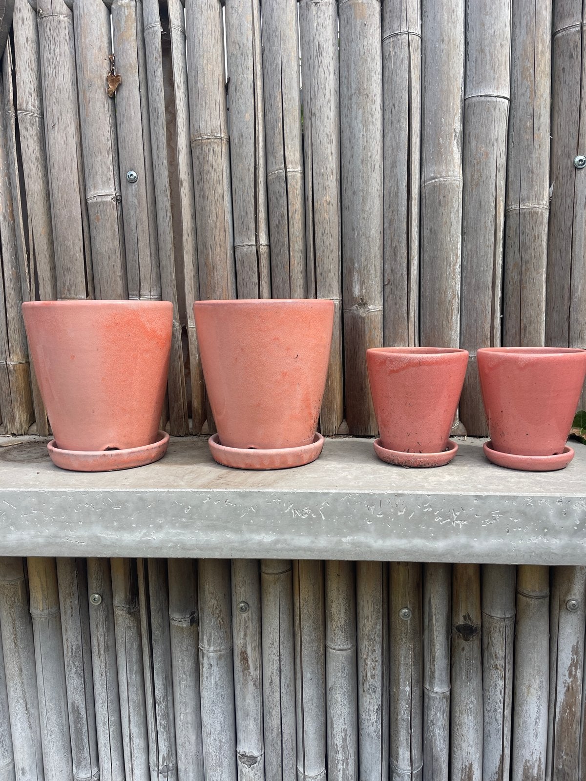 Bloempot met schotel roze geglazuurd, Rond, Ophalen of Verzenden, Zo goed als nieuw, Balkon