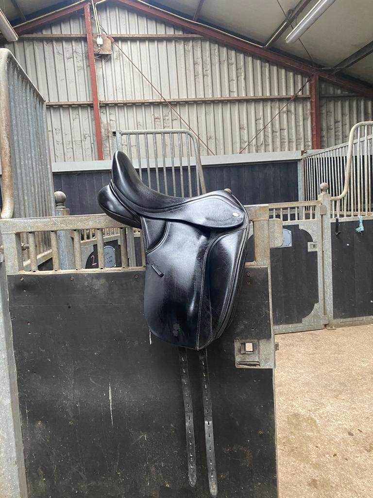 Thorowgood dressuur zadel 17,5 inch INCL ALLE BOMEN, Ophalen of Verzenden, Zo goed als nieuw, Dressuur