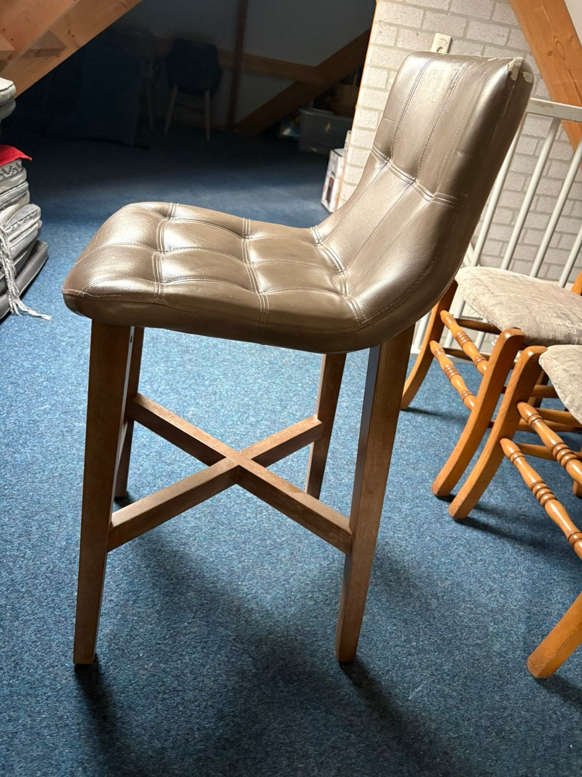 Beige stevige barkrukken, Kunststof, Gebruikt, Met voetsteun, 60 tot 90 cm