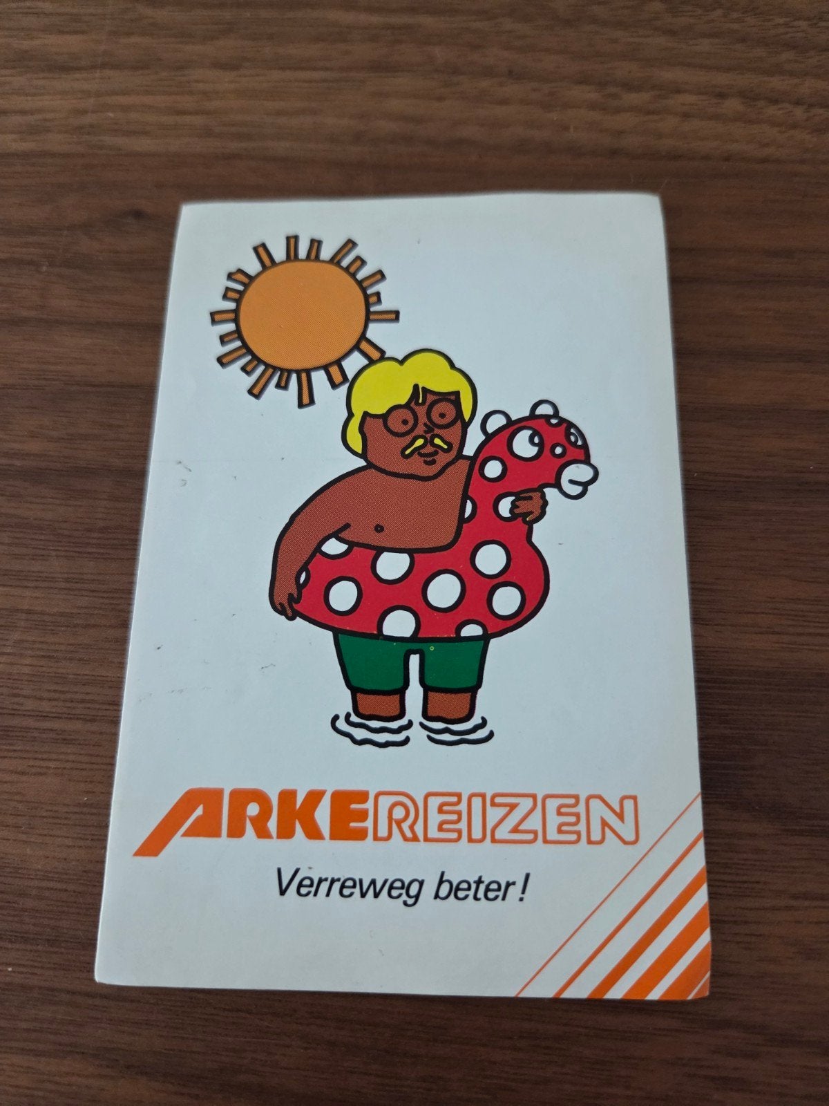 8375 Vintage Arke Reizen sticker - Verreweg beter!, Ophalen of Verzenden, Gebruikt, Bedrijf of Vereniging