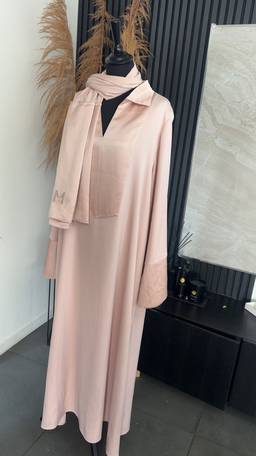 Elegante Abaya Merrachi - Maat L 80€ sjaal 30€, Ophalen of Verzenden, Zo goed als nieuw, Maat 42/44 (L), Roze