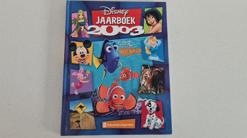 Disney jaarboek 2003, Boeken, Ophalen of Verzenden, Zo goed als nieuw, Sprookjes, Disney