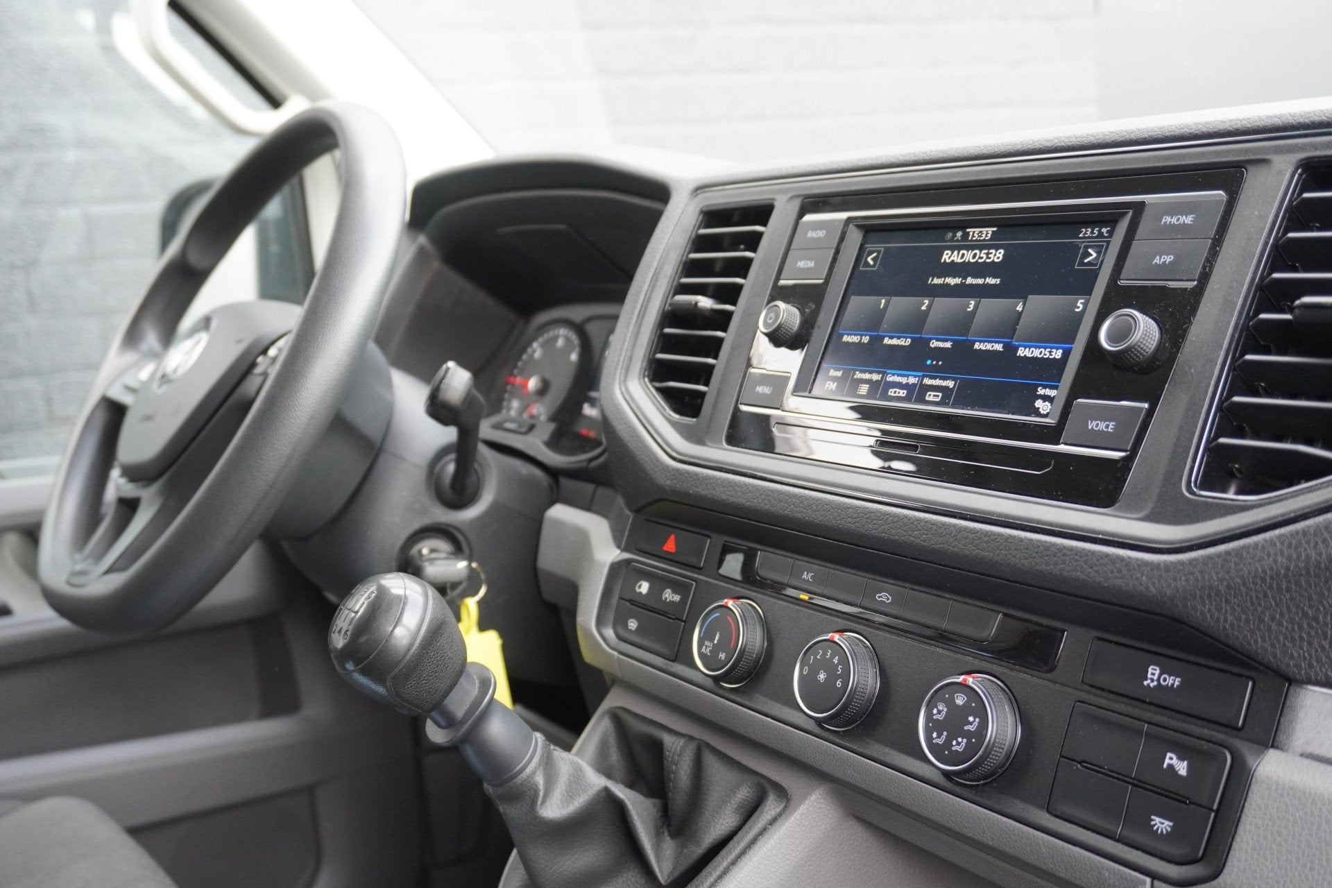 Volkswagen Crafter 2.0 TDI L3H3 140PK EURO 6 - Airco - Cruis, Lichtsensor, Stof, Gebruikt, 4 cilinders