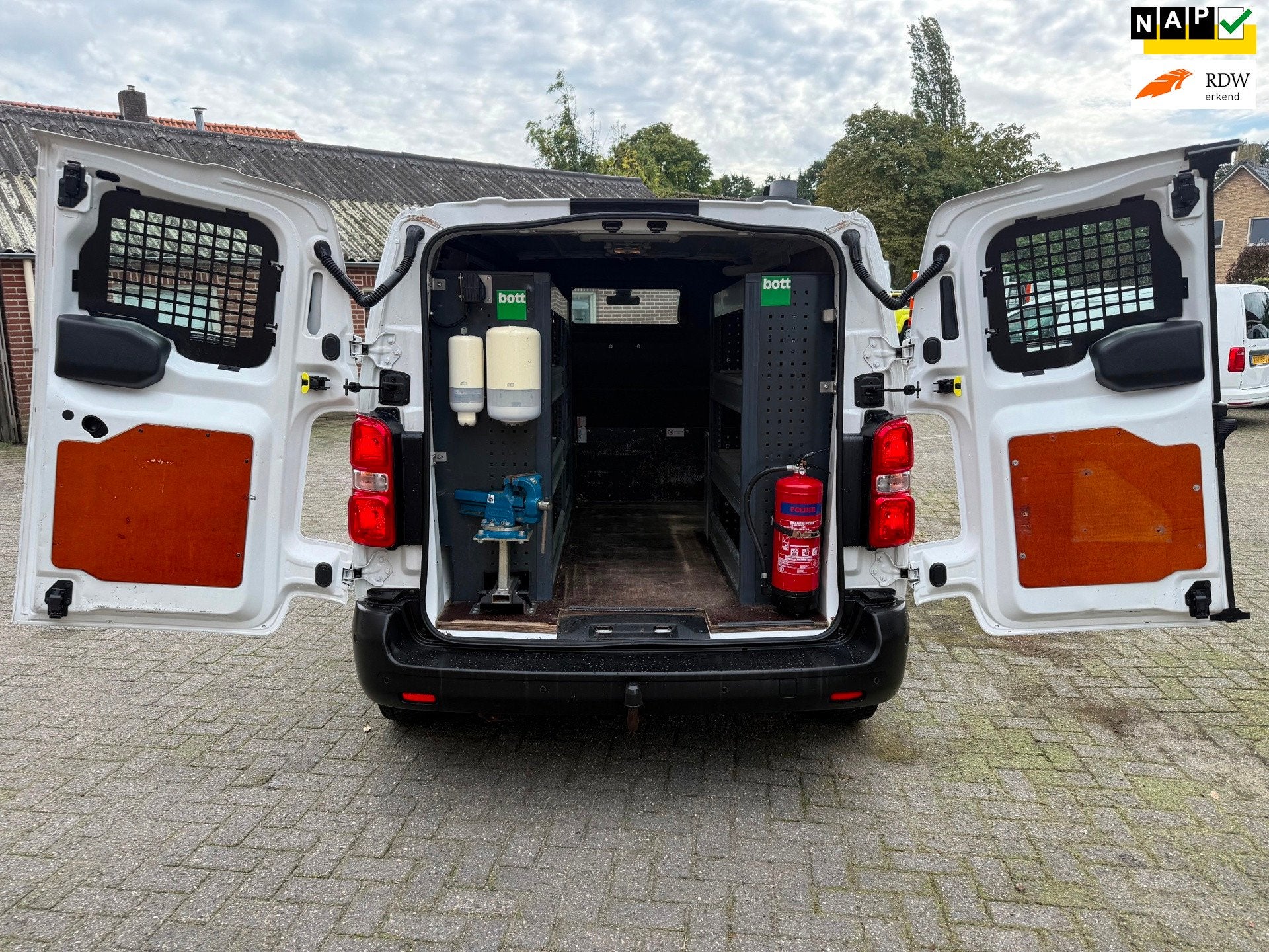 Citroen Jumpy 1.5 BlueHDI servicebus Bott inrichting 230v vi, Auto's, Voorwielaandrijving, Gebruikt, Euro 6, 4 cilinders