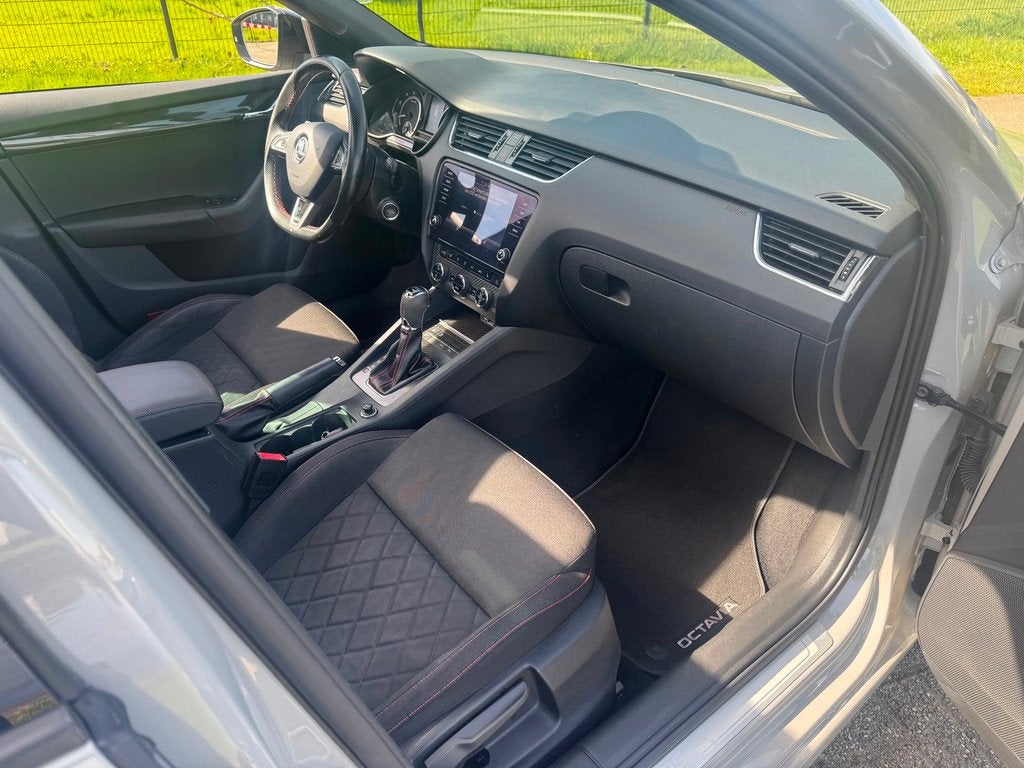 Skoda Octavia Combi 2.0 TSI RS Business Panodak 20inch Camer, Auto's, Gebruikt, Euro 6, 4 cilinders, 1984 cc
