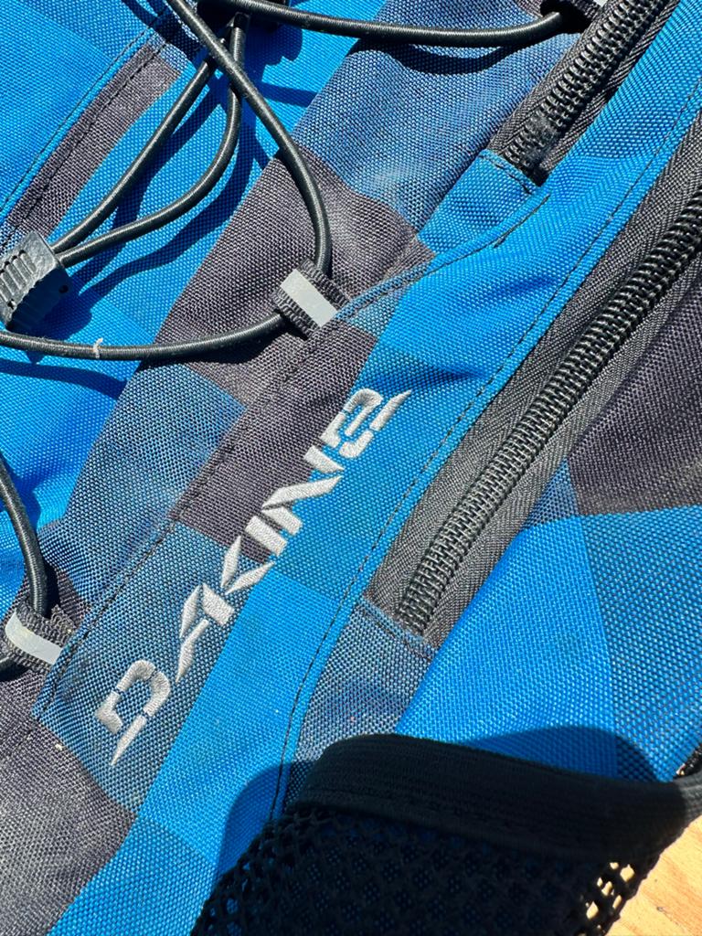 Dakine Rugzak - Blauw/Zwart Geblokt, Gebruikt, 25 tot 40 cm, Ophalen of Verzenden, Overige merken
