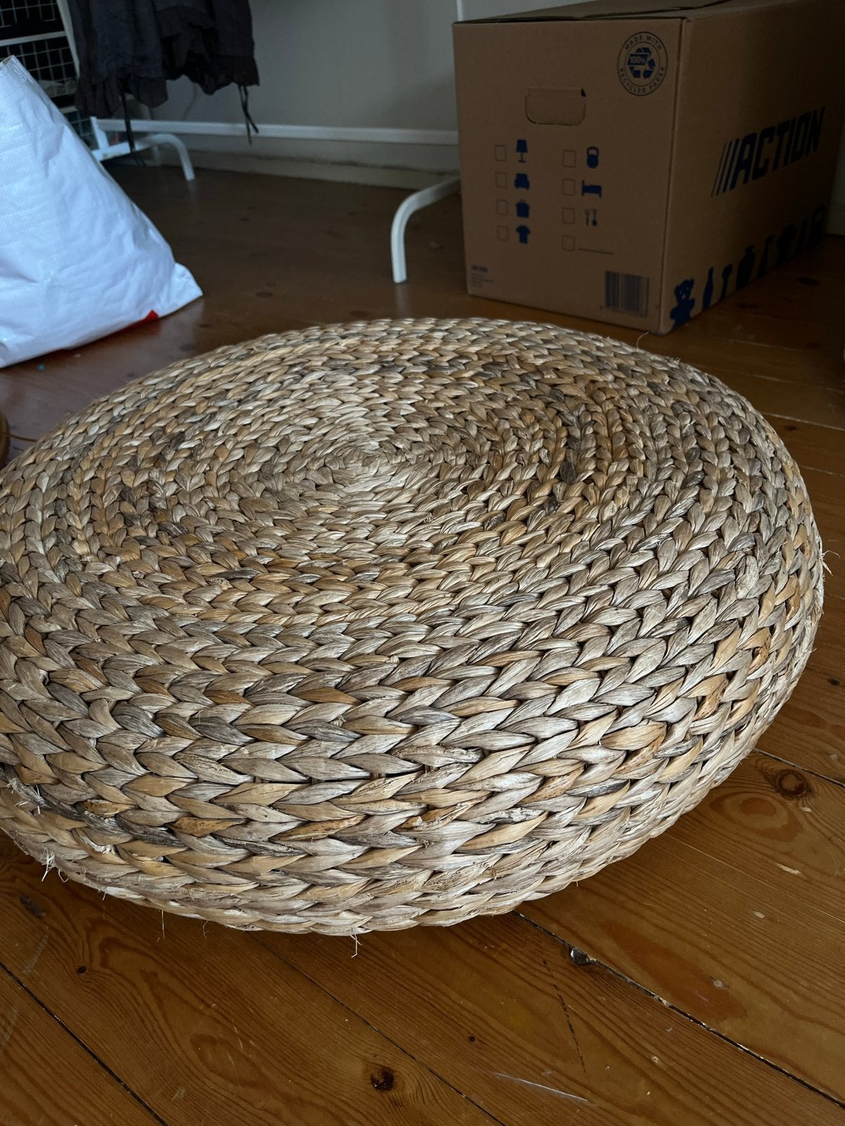 IKEA rotan poef/voetenbank, Ophalen, Gebruikt, Rond, 50 tot 75 cm