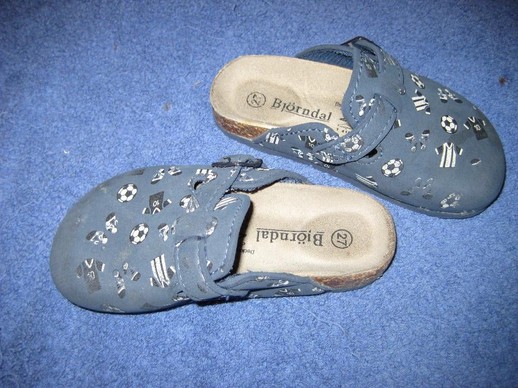 Blauwe schoenen van Björndal, maat 27, met voetbal-motieven, Schoenen, Ophalen of Verzenden, Zo goed als nieuw, Jongen