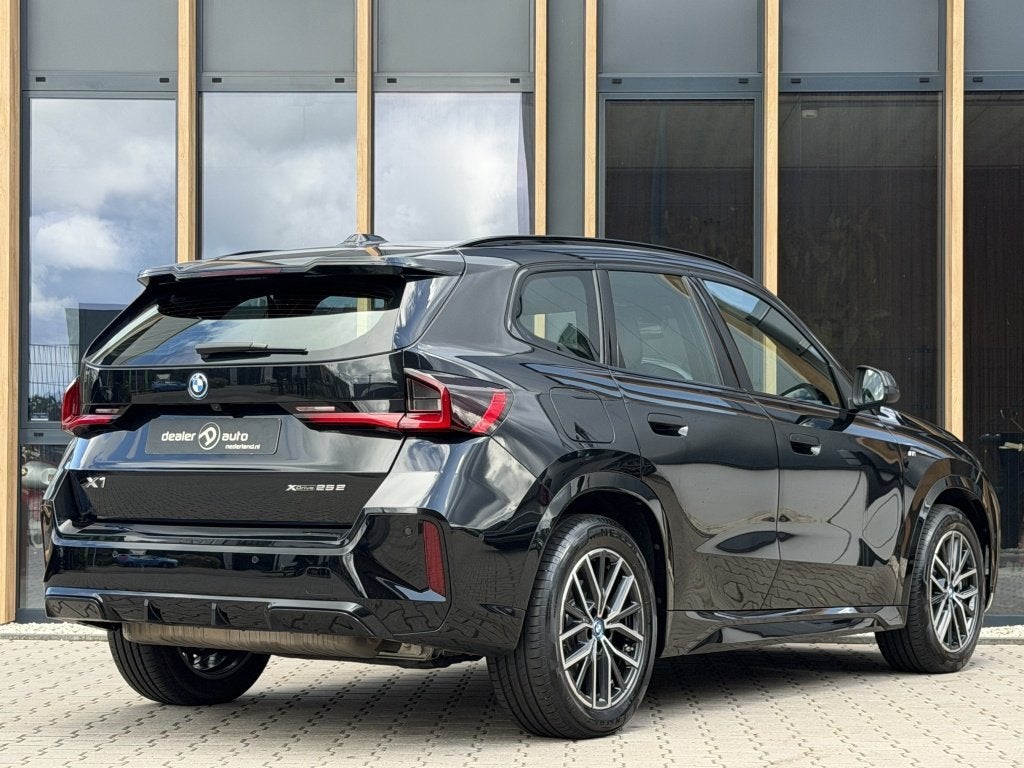 BMW X1 xDrive25e M-sport | Camera | Keyless | Carplay | Ambi, Auto's, Dealer onderhouden, Gebruikt, Automatische klimaatregeling
