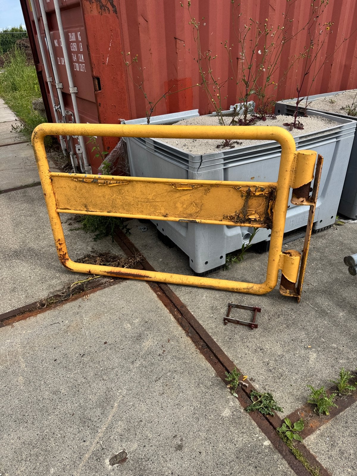Diverse hekwerken en rekken , stalen buizen, Ophalen