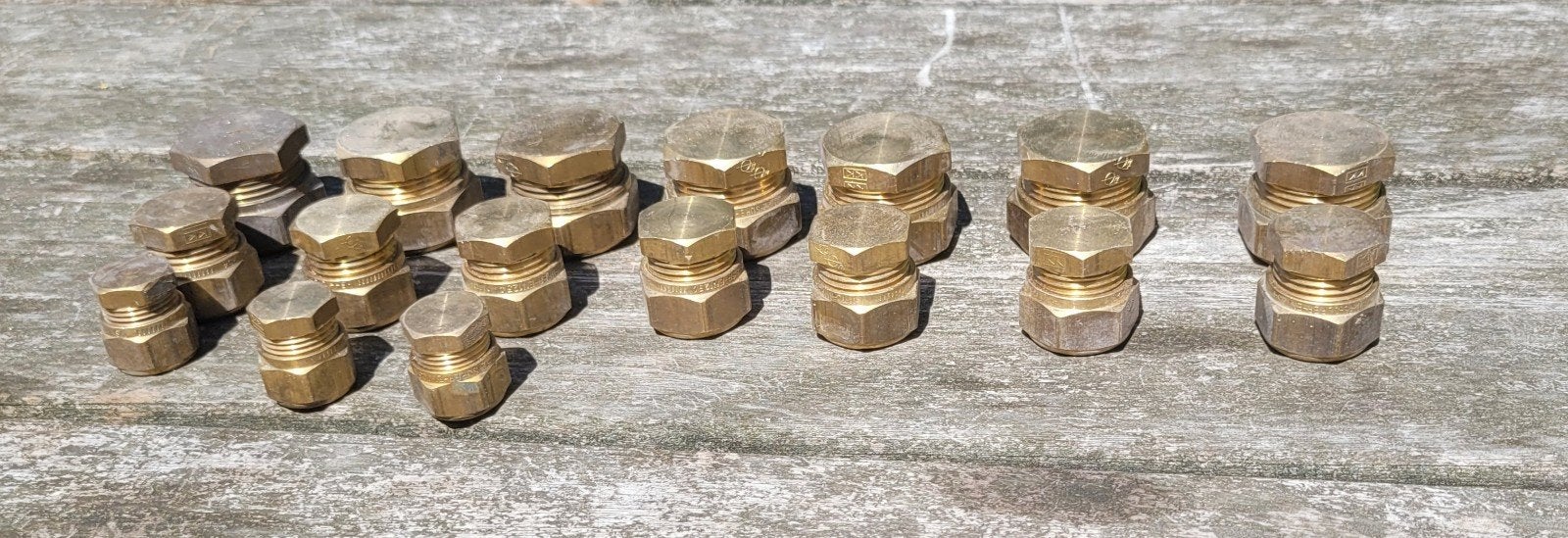 Diverse messing pluggen en bouten, knelkoppelingen, Ophalen of Verzenden, Gebruikt, Minder dan 50 mm, Bouten of Moeren