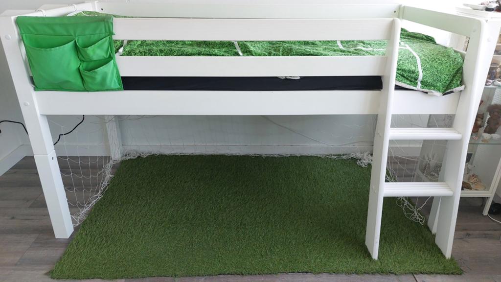 Hoogslaper met voetbalthema - inclusief kunstgras, Ophalen, Gebruikt, Eenpersoons, 160 tot 180 cm
