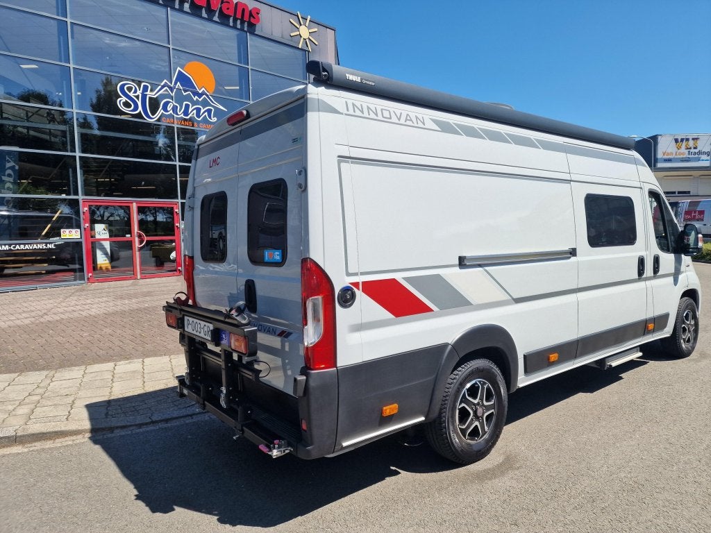 LMC Innovan 640 enkele bed vol opties E&P levelsyste, Caravans en Kamperen, Campers, Automaat, Buscamper of Camperbus, Ringverwarming
