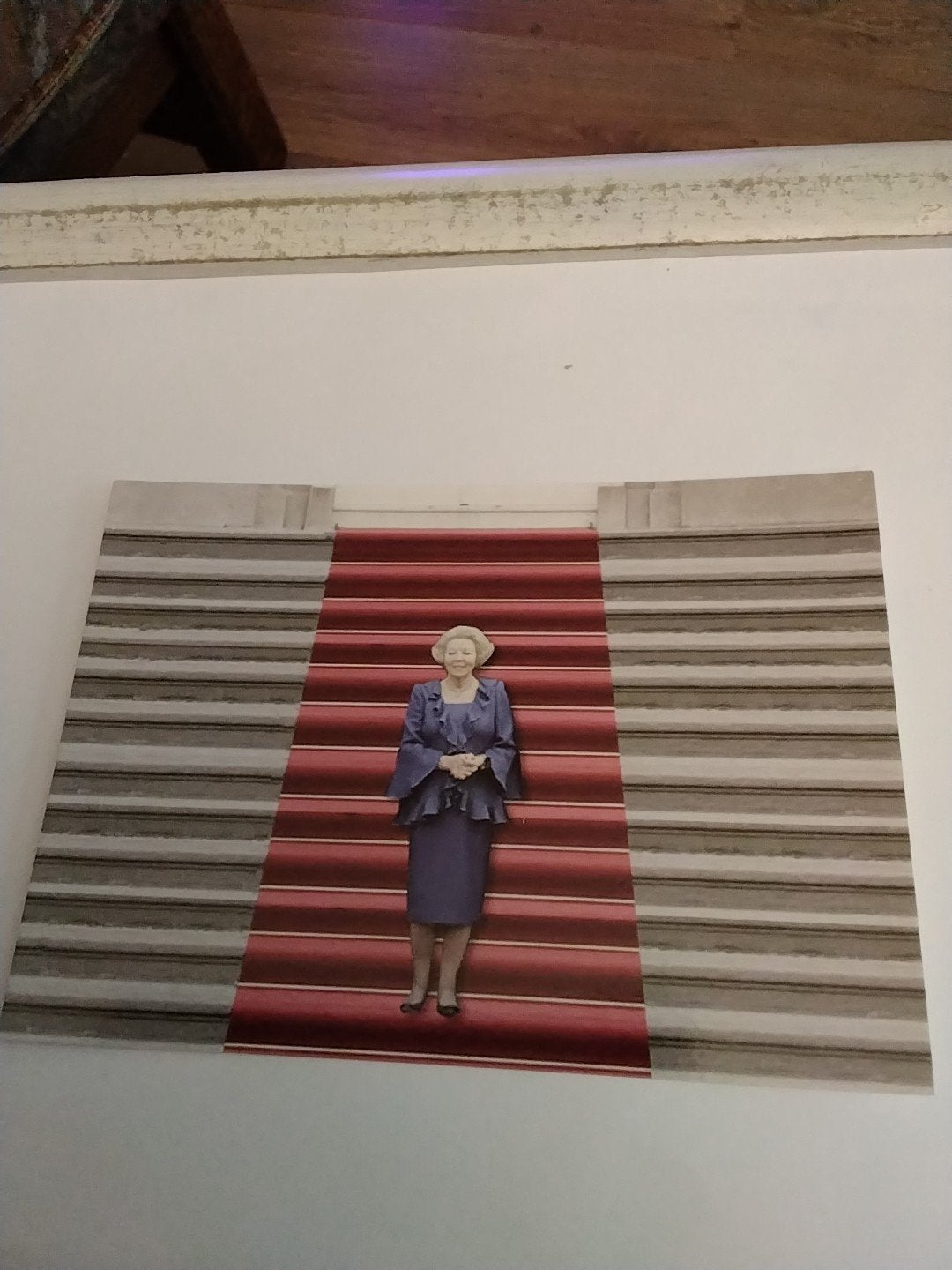 Boomerang Ansichtkaart Koningin Beatrix op rode loper, Ophalen of Verzenden