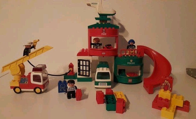Lego Duplo Brandweerkazerne en Politiebureau 2811, Vintage, Kinderen en Baby's, Speelgoed | Duplo en Lego, Inclusief minifiguren