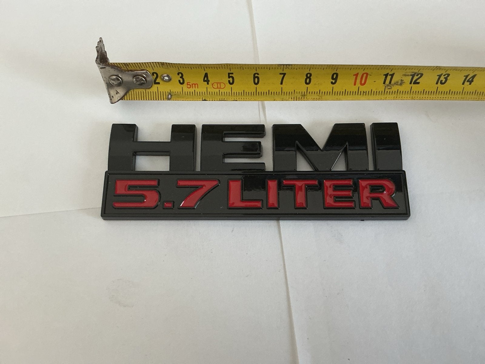 Hemi 5.7 Liter Embleem - Zwart/Rood plastic, Ophalen of Verzenden, Nieuw