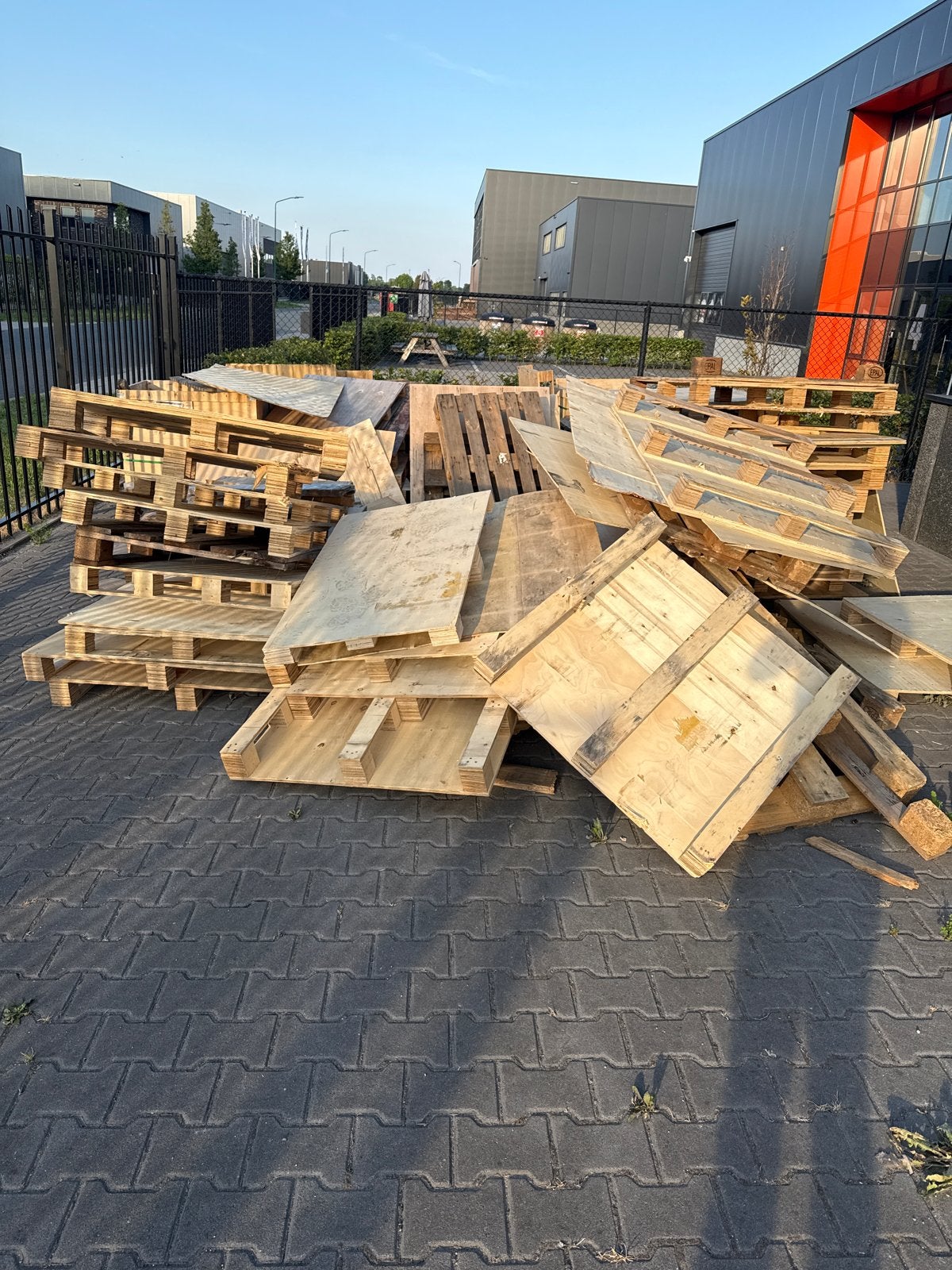 Gratis: Diverse partij gebruikt hout en pallets, Doe-het-zelf en Verbouw, Hout en Planken, Ophalen, Gebruikt, Minder dan 25 mm