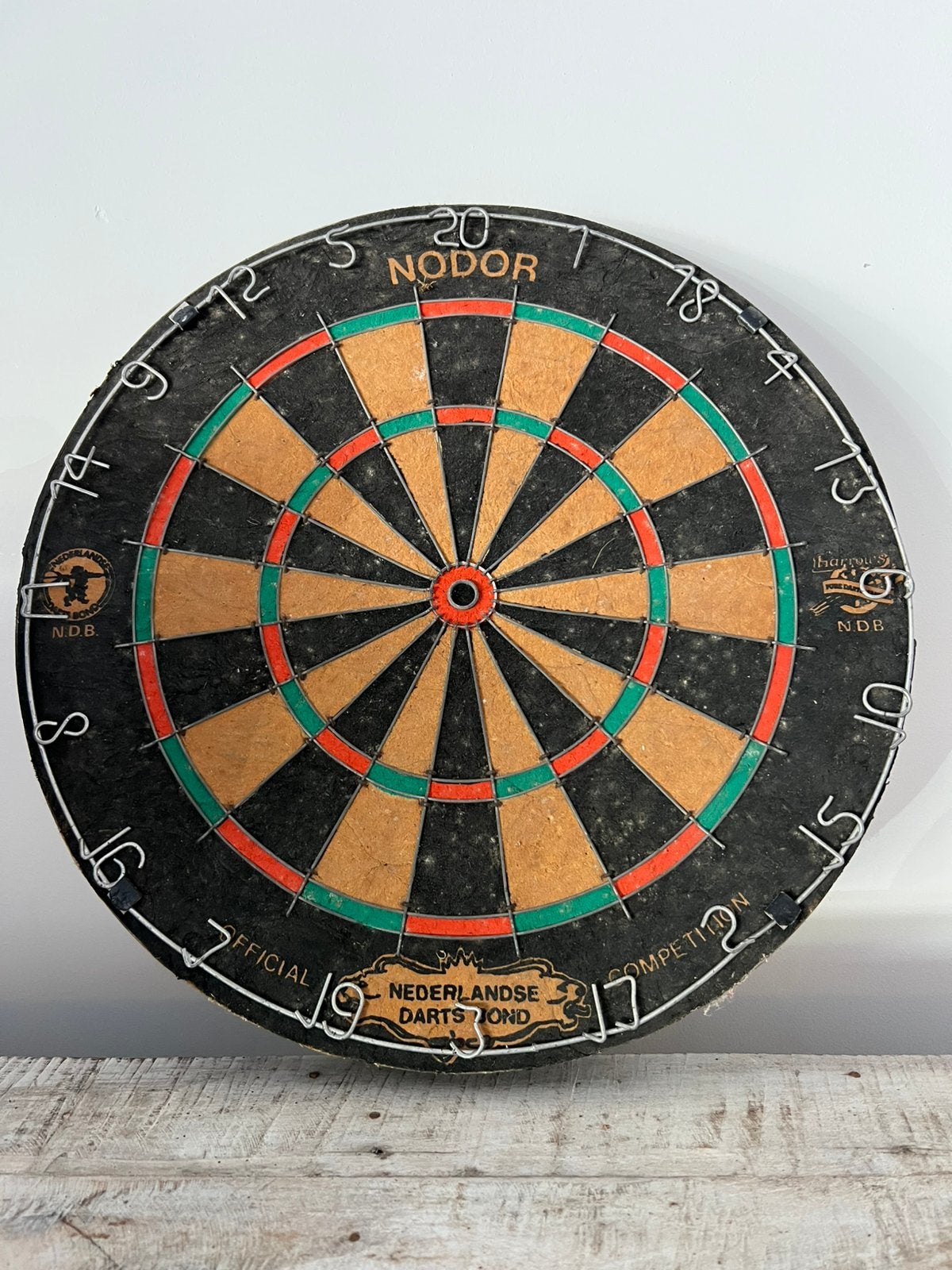 Uniek Vintage Nodor Dartbord (Nederl Darts Bond - Jaren '80), Ophalen of Verzenden, Gebruikt, Dartbord