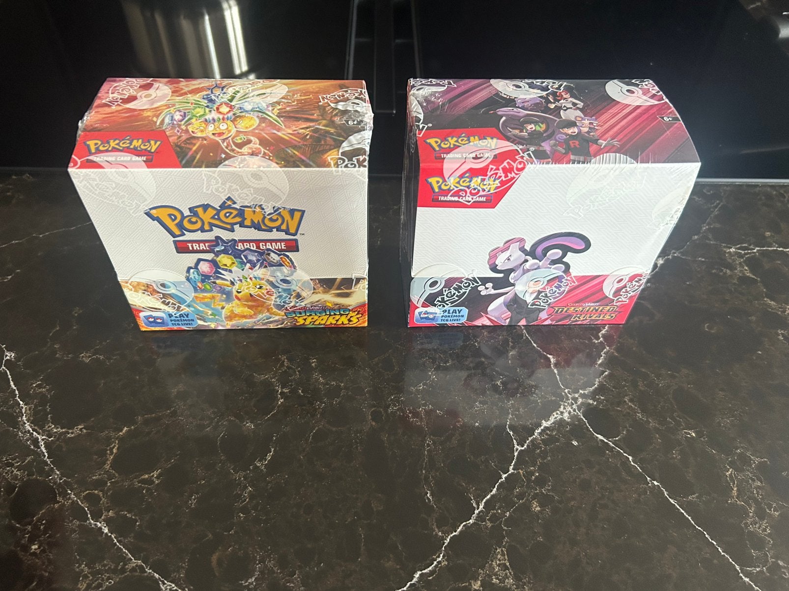 Pokemon surging sparks destined rivals booster box, Hobby en Vrije tijd, Verzamelkaartspellen | Pokémon, Ophalen of Verzenden