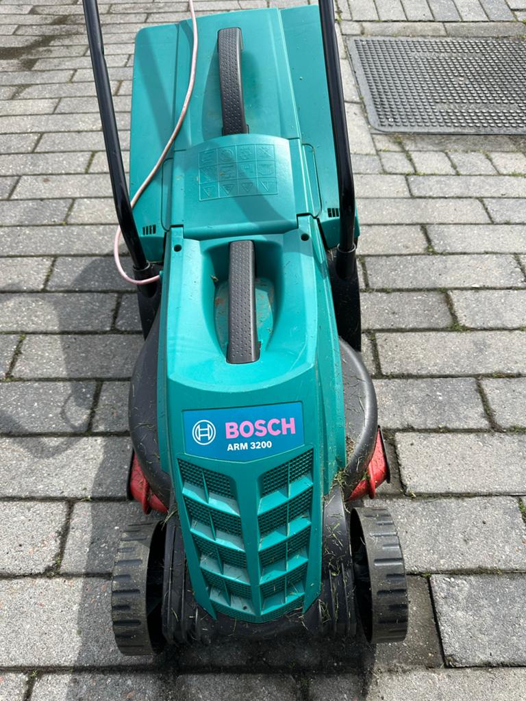 Bosch ARM 3200 elektrische grasmaaier - 1200W, Ophalen, Cirkelmaaier, Gebruikt, Elektrische grasmaaier