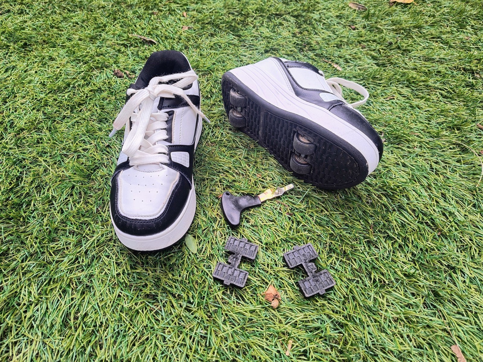 Heelys rolschoenen, zwart-wit maat 34, Ophalen of Verzenden, Gebruikt, Kinderen