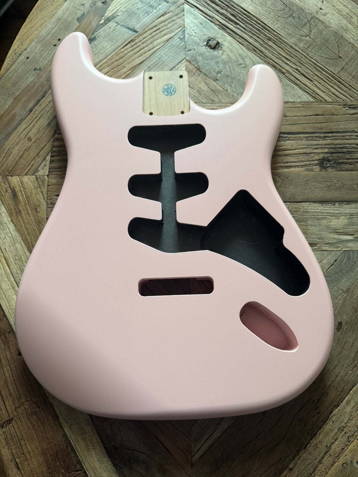Stratocaster body Shell Pink nitro satin elzen “ Lilpink”, Verzenden, Geen, Geen, Jpsg