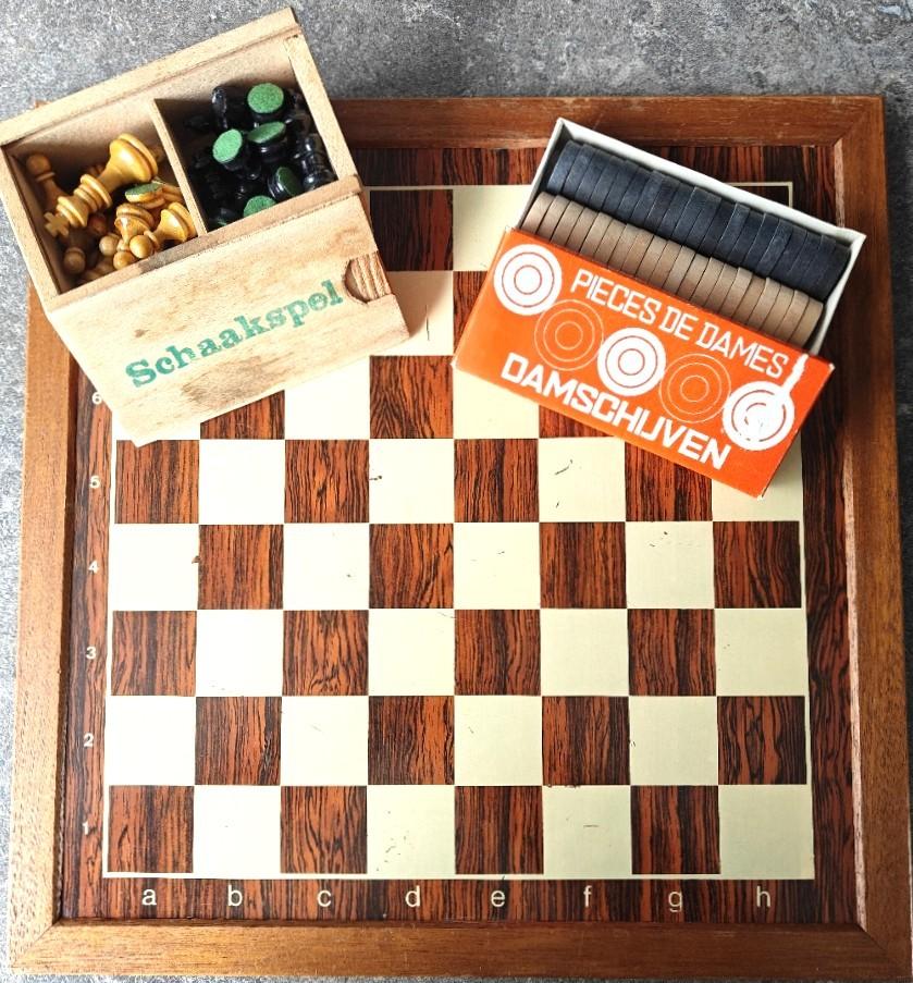 Schaakbord (44 bij 44 cm) + Schaakstukken + Damstenen., Hobby en Vrije tijd, Gezelschapsspellen | Bordspellen, Een of twee spelers