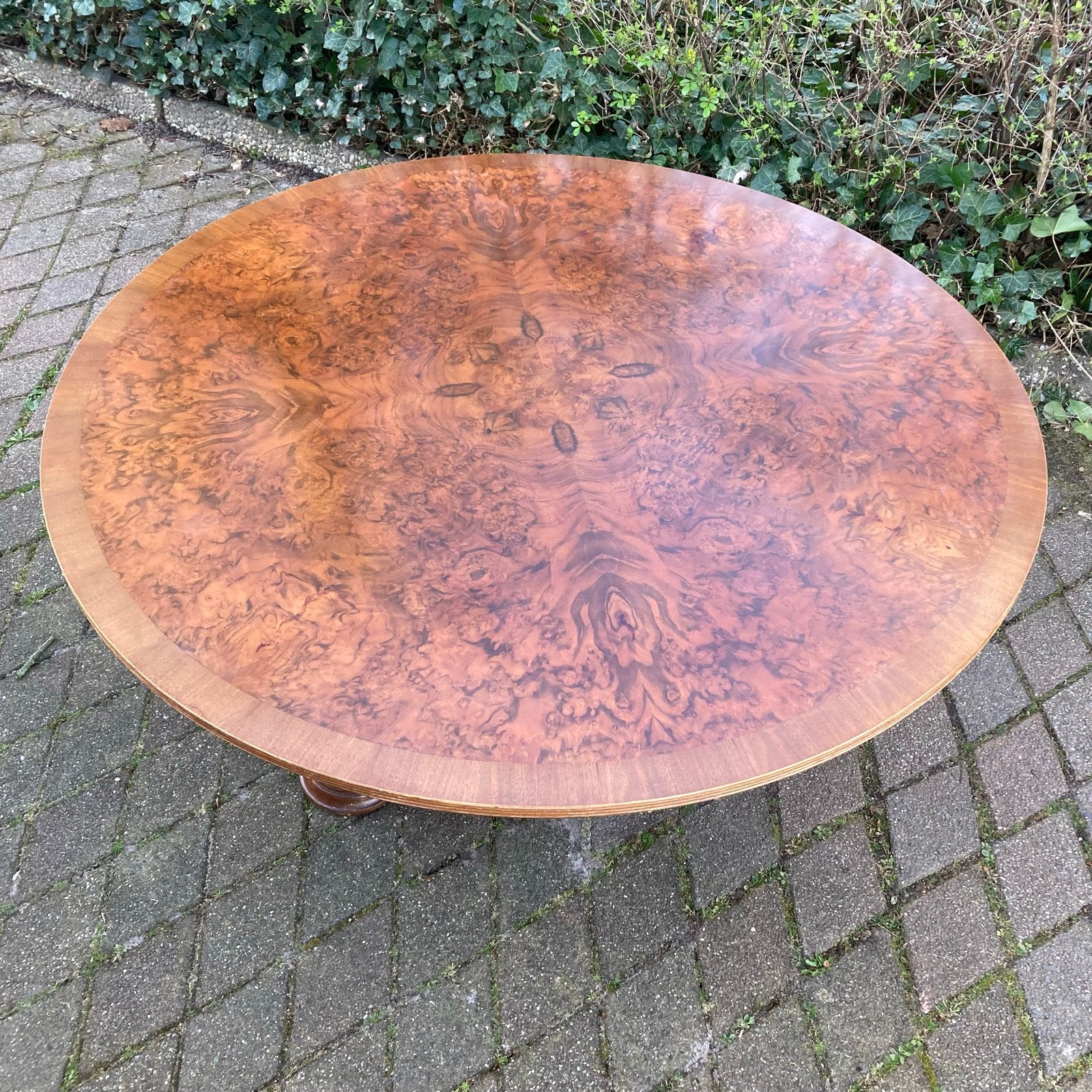 Regency Notenhouten Ronde Eettafel met Wortelnotenpatroon, Antiek en Kunst, Ophalen