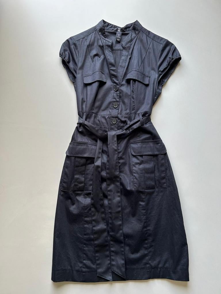 Stijlvolle Zwarte Jurk met Korte Mouwen en Riem mt m, Maat 38/40 (M), H&M, Zwart, Ophalen of Verzenden