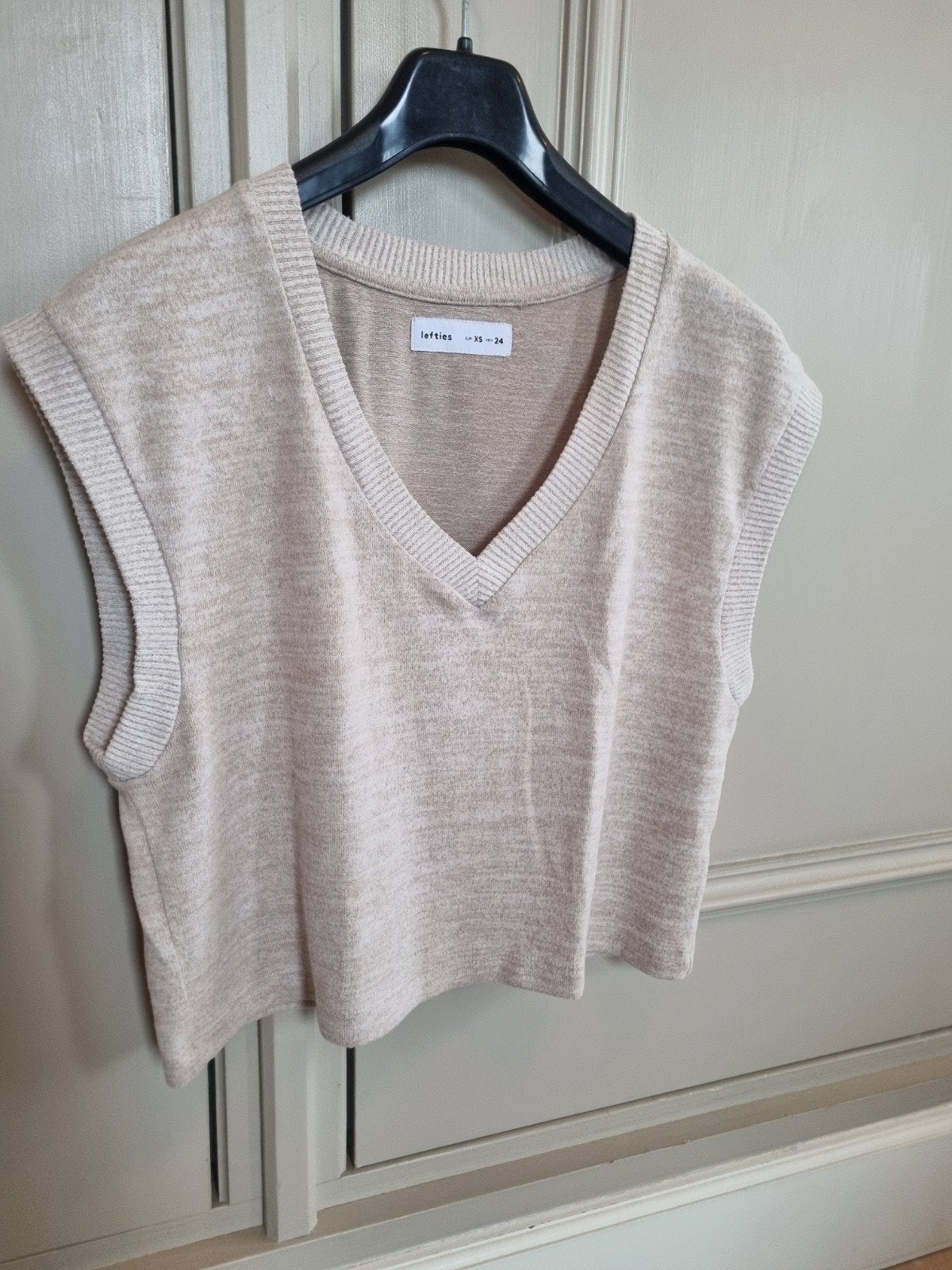Lefties mouwloze trui met V-hals, maat XS, Kleding | Dames, Lefties, Ophalen of Verzenden, Zo goed als nieuw, Beige