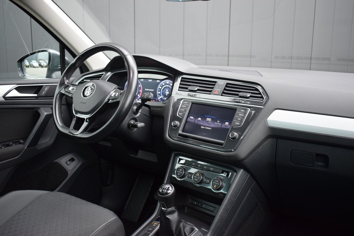 Volkswagen Tiguan 1.4 TSi Connected Series Panoramadak | Ful, Voorwielaandrijving, Stof, 4 cilinders, Handgeschakeld