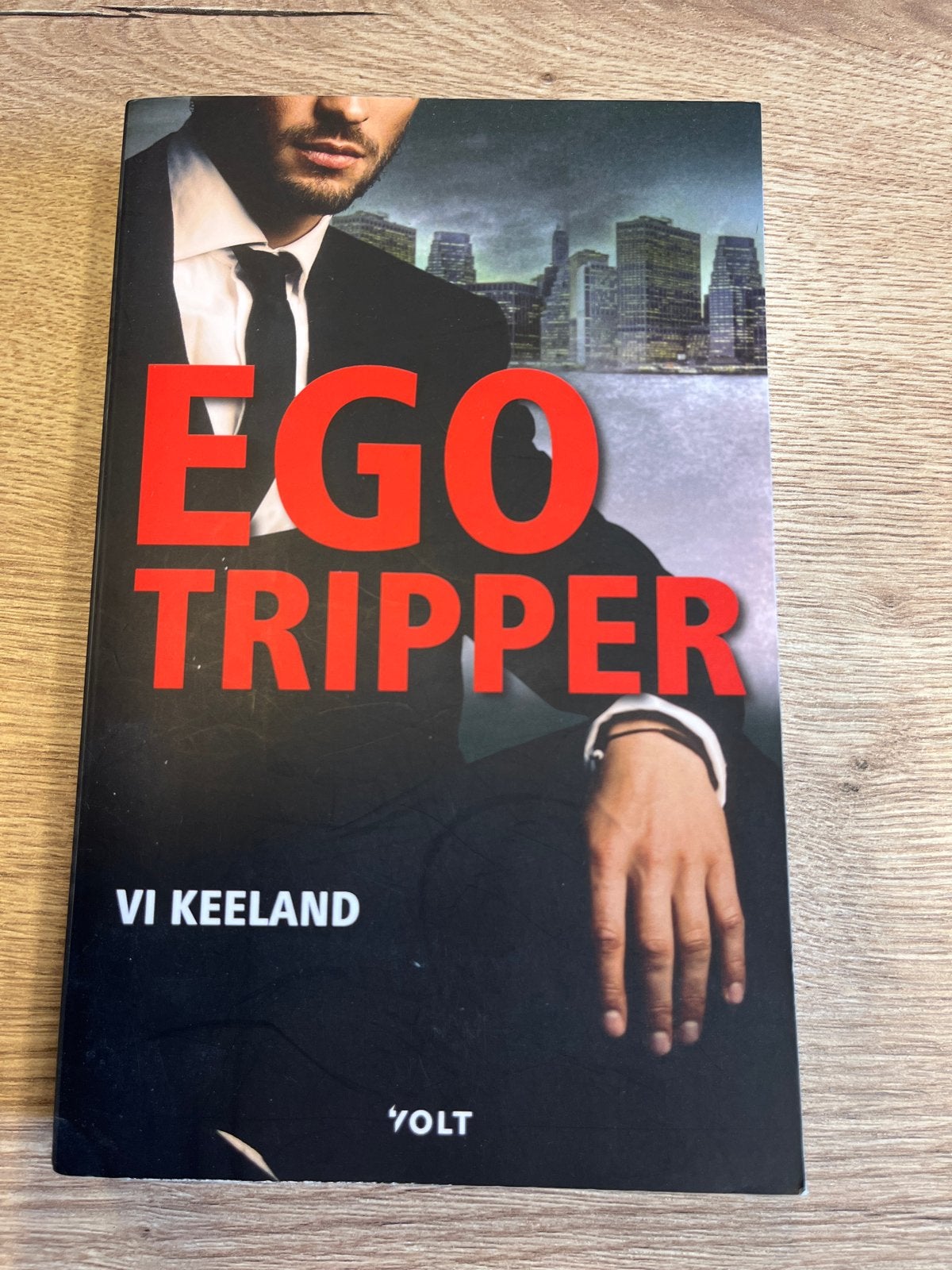 Ego Tripper - Vi Keeland (Roman), Ophalen of Verzenden, Zo goed als nieuw