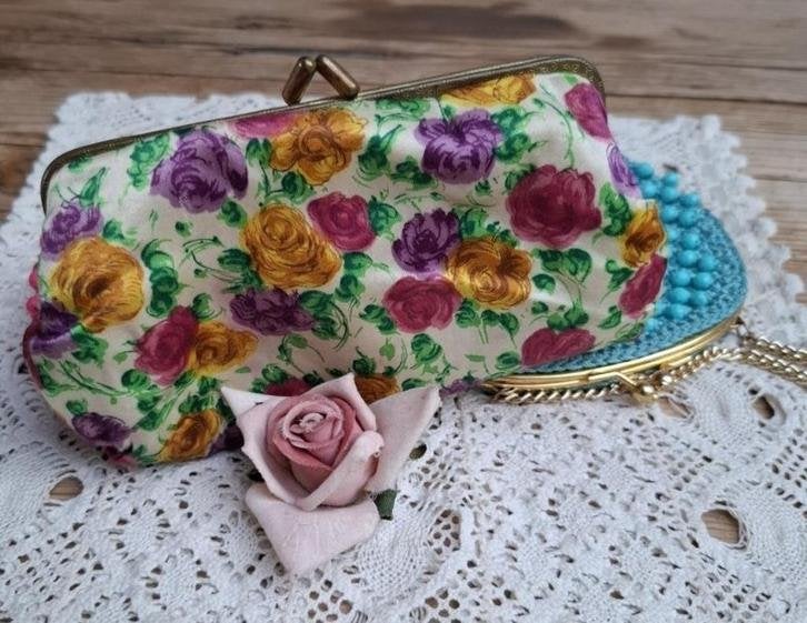 Vintage toilettasje met roosjes, Ophalen of Verzenden