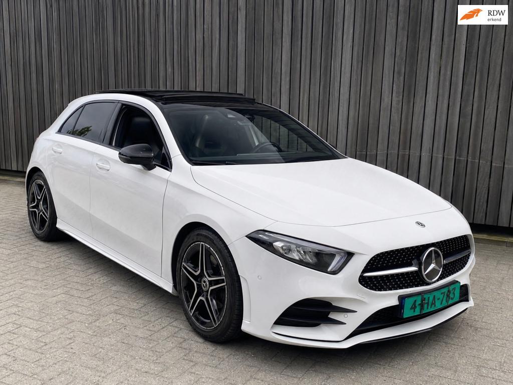 Mercedes-Benz A-klasse 200 AMG SFEER BURMESTER PANO NIEUWE A, Auto's, Gebruikt, 4 cilinders, Bedrijf, 19 km/l