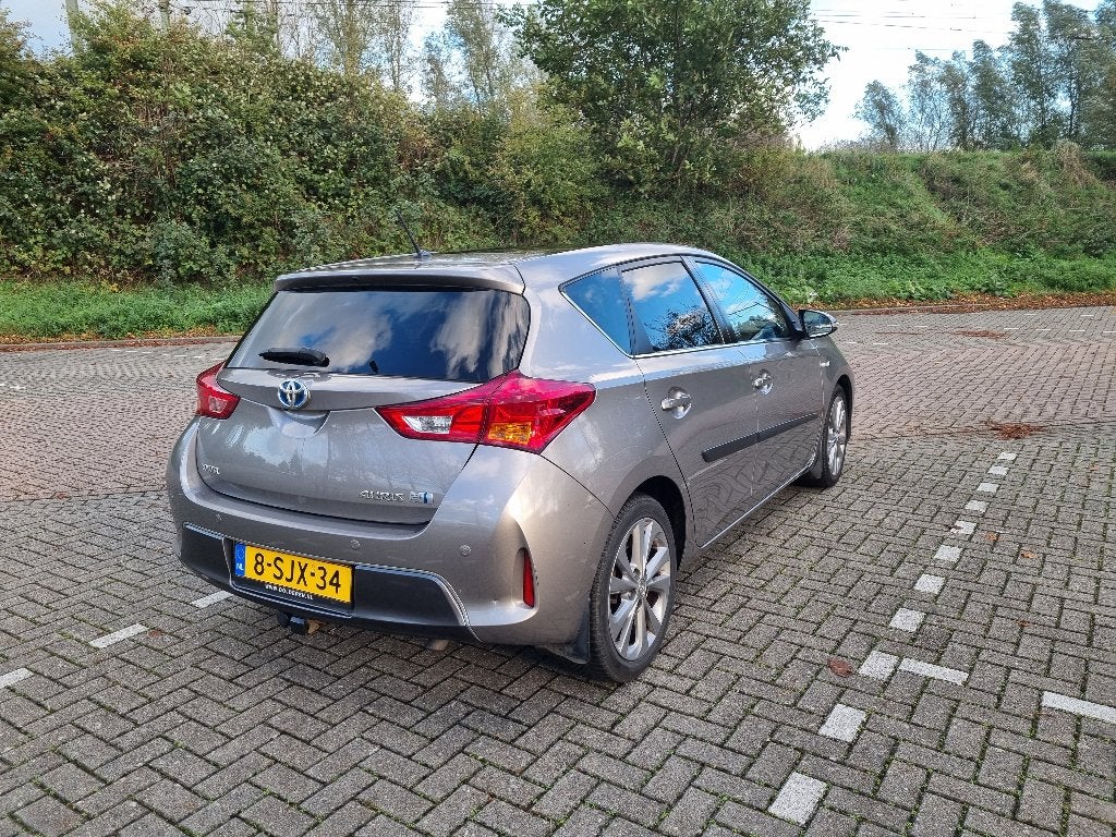 Toyota Auris 1.8 Hybrid Lease Pro 2013 | PANO DAK | Trekhaak, Zwart, Bruin, Leder en Stof, Origineel Nederlands