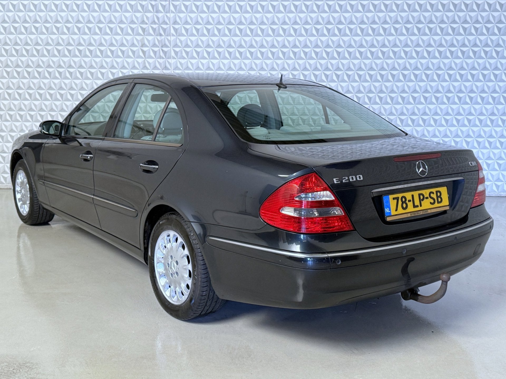 Mercedes-Benz E-klasse 200 CDI Elegance Sedan AUTOMAAT(2003), Auto's, Automaat, Gebruikt, 4 cilinders, 1535 kg