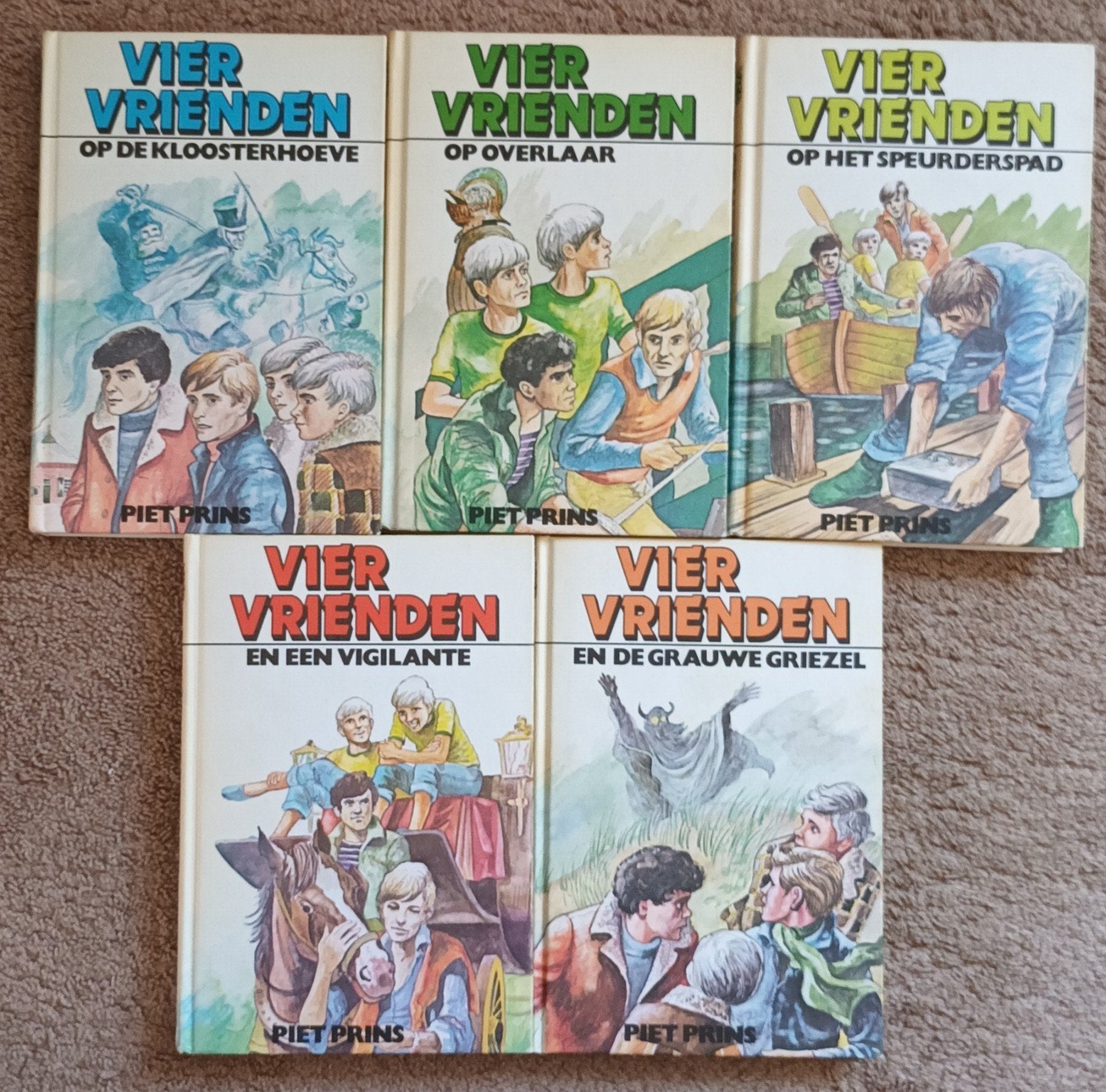 Serie Vier vrienden van Piet Prins. Vintage in goede staat., Boeken, Ophalen of Verzenden, Zo goed als nieuw