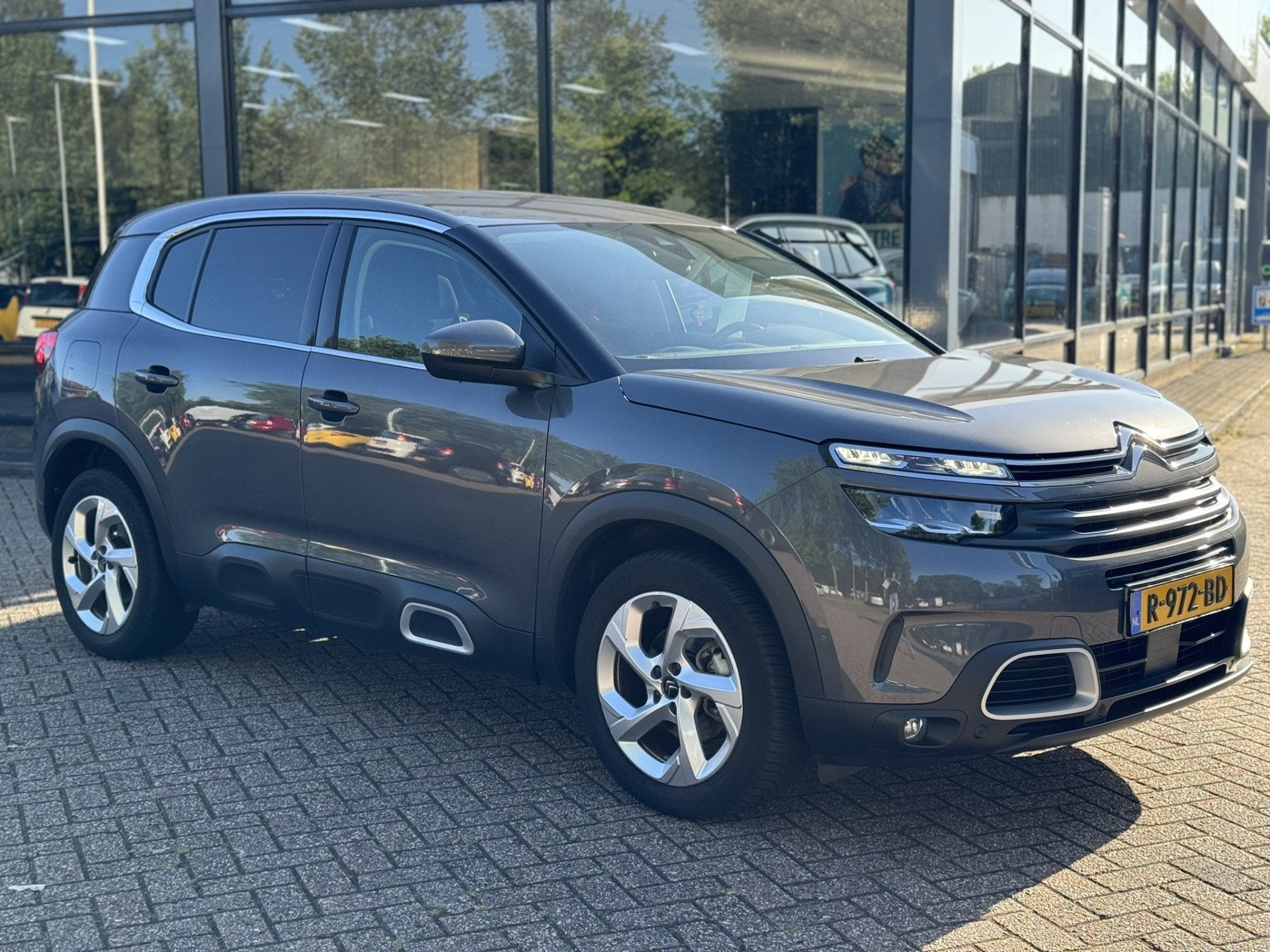 Citroën C5 Aircross 130pk EAT8 Business Automaat|Camera|Nav, Dealer onderhouden, Gebruikt, 1199 cc, C5 Aircross