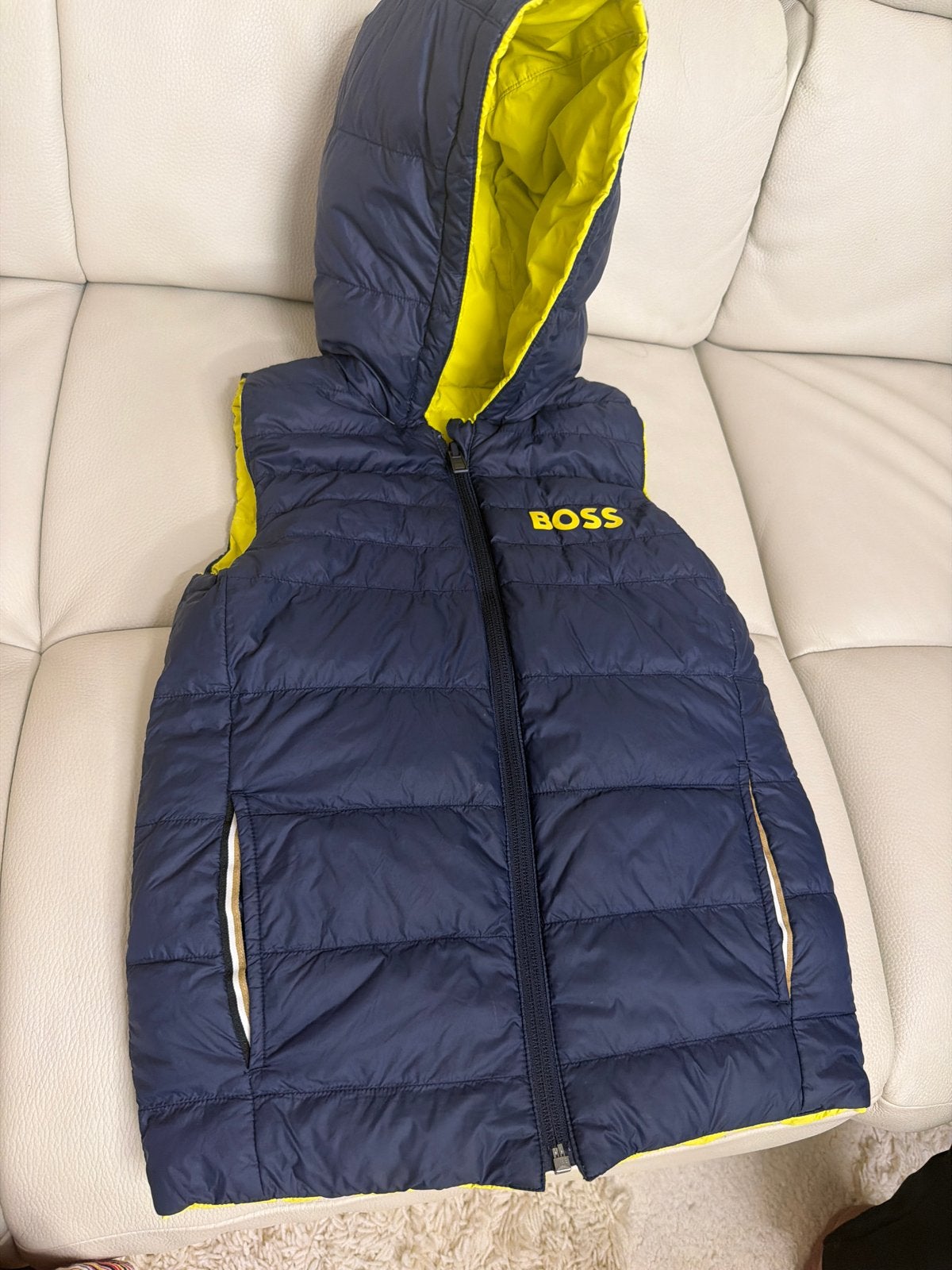 Hugo Boss bodywarmer maat 6/7 - Zo goed als nieuw, Kinderen en Baby's, Ophalen of Verzenden, Zo goed als nieuw, Jongen