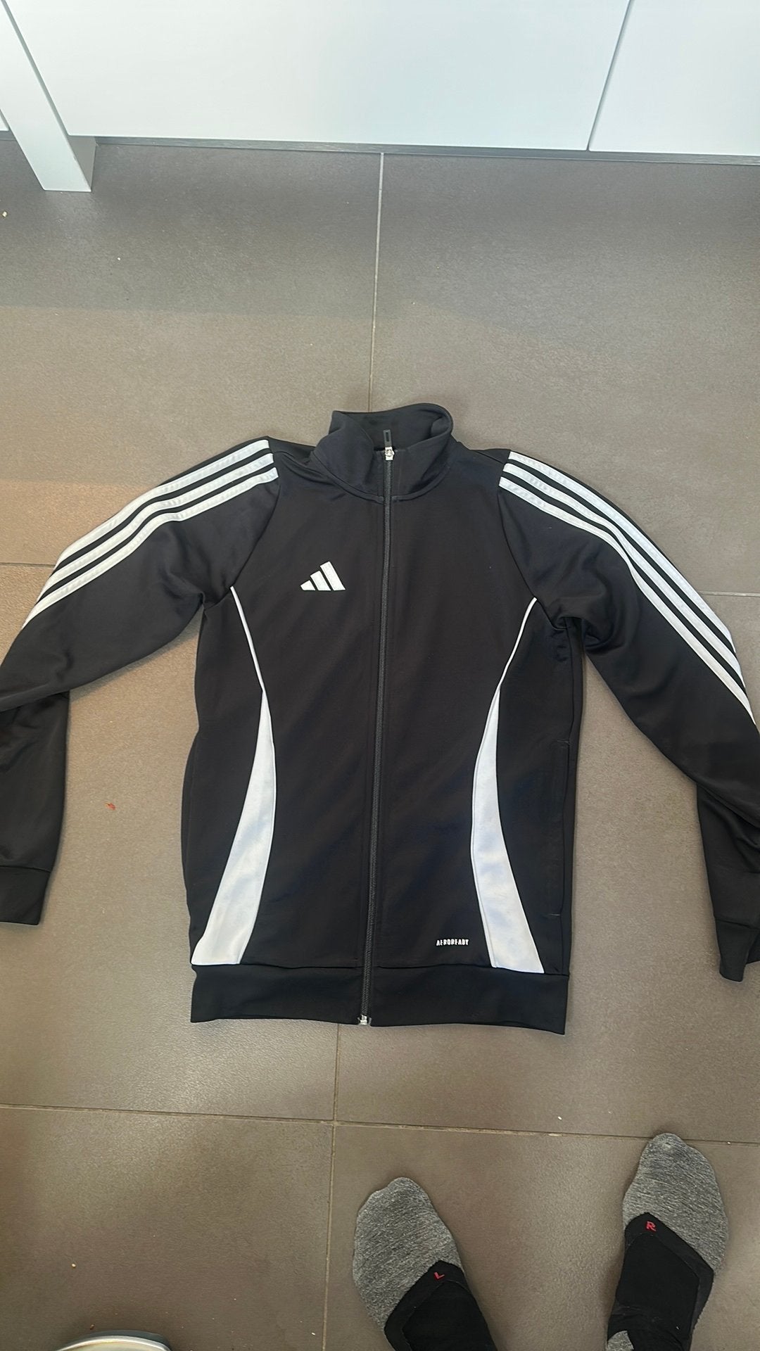 Trainingsjack Adidas, met naam Mats, Ophalen, Gedragen, Zwart, Algemeen