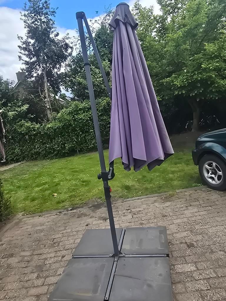 Grote zweefparasol met verrijdbare voet 3 meter doorsnee, Tuin en Terras, Parasols, Ophalen of Verzenden