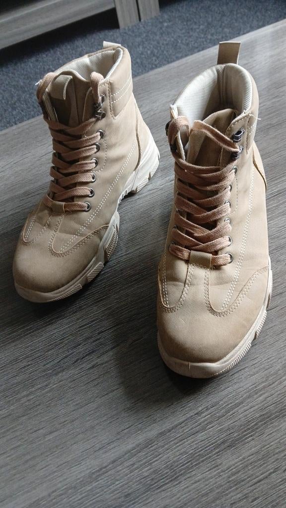 Beige veterboots, Kleding | Dames, Schoenen, Ophalen of Verzenden