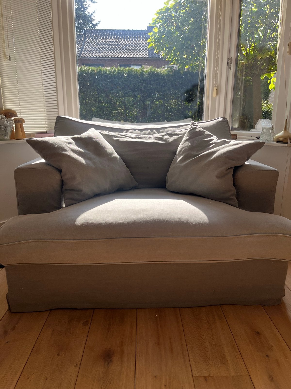 Comfortabele grijze fauteuil (loveseat) met losse kussens, Ophalen, Gebruikt, 100 tot 125 cm, 125 cm of meer