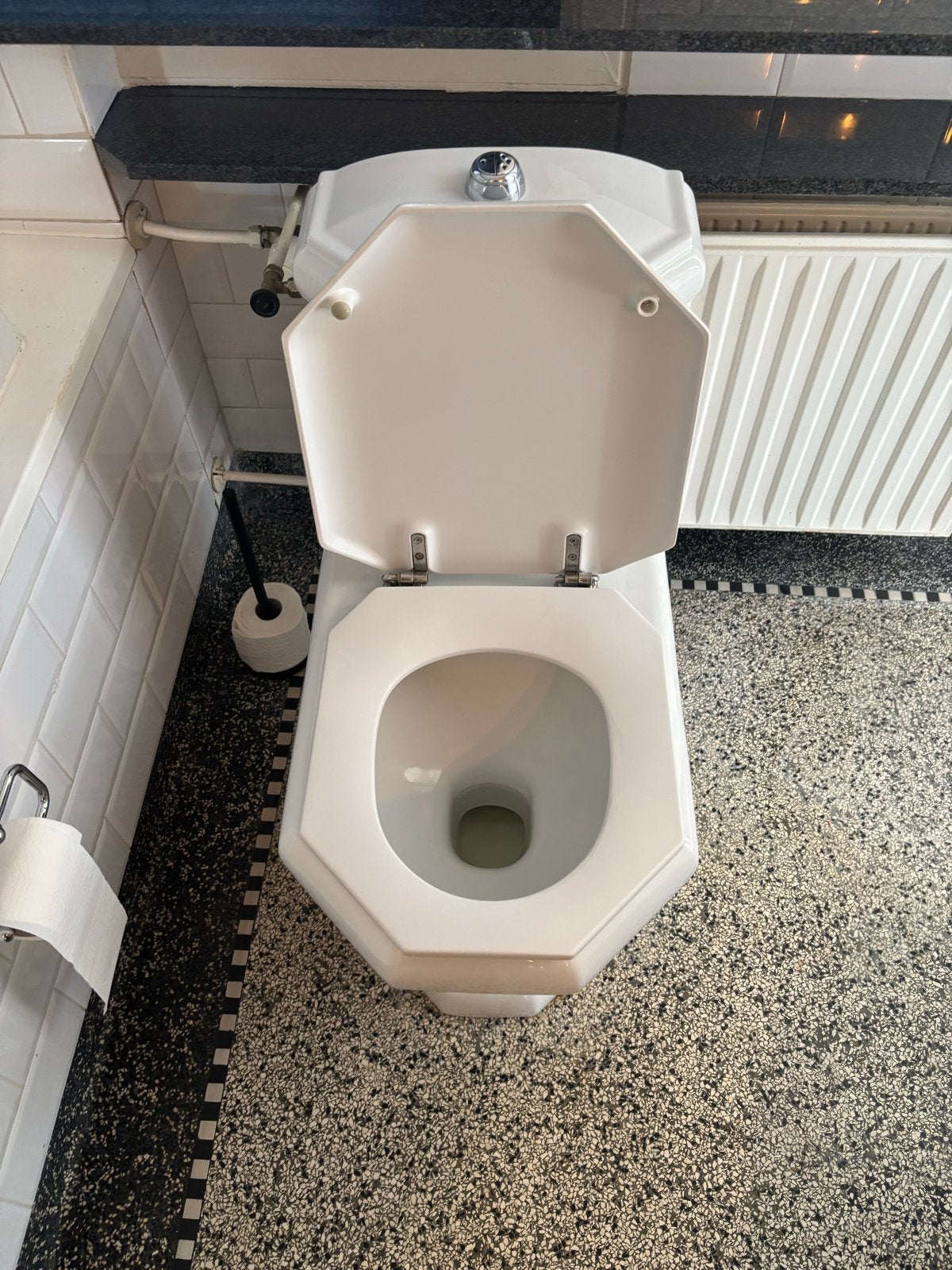 Witte toiletpot met stortbak - Villeroy en Boch 2 stuks, Ophalen, Zo goed als nieuw, Toilet