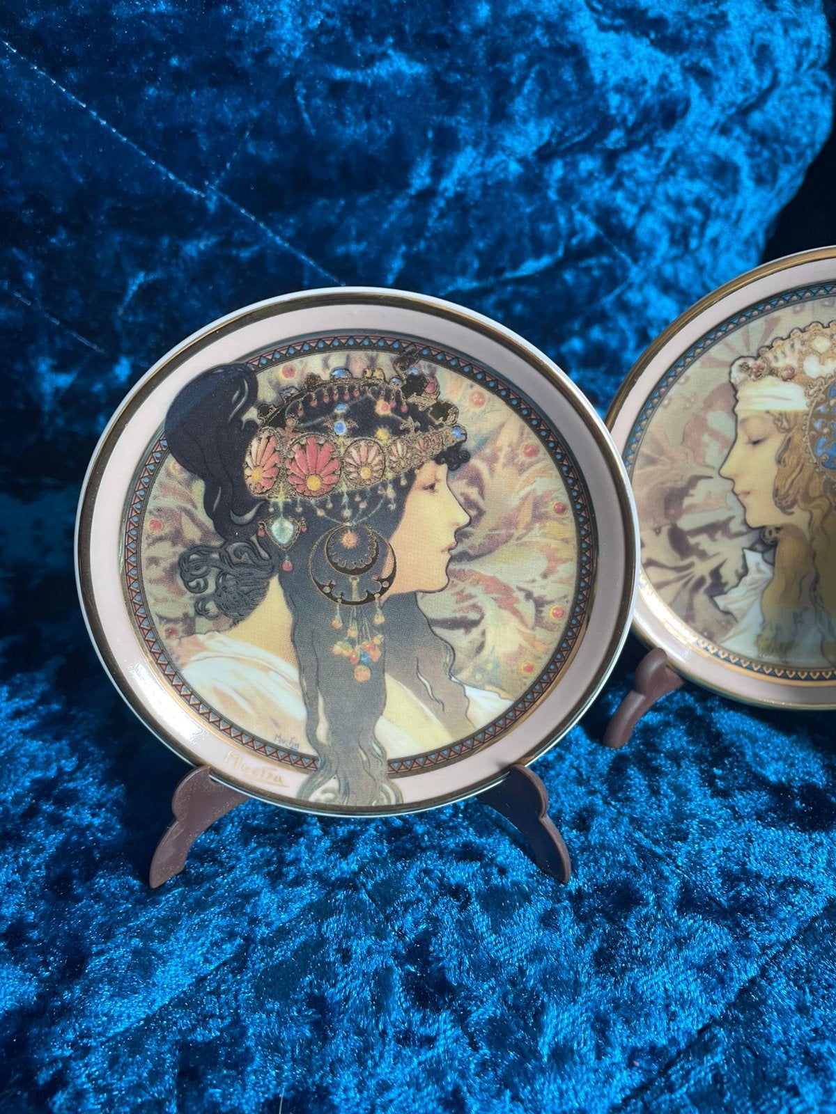 Goebel bordjes nieuw mucha klimmt 10 cm., Antiek en Kunst, Antiek | Wandborden en Tegels, Ophalen of Verzenden