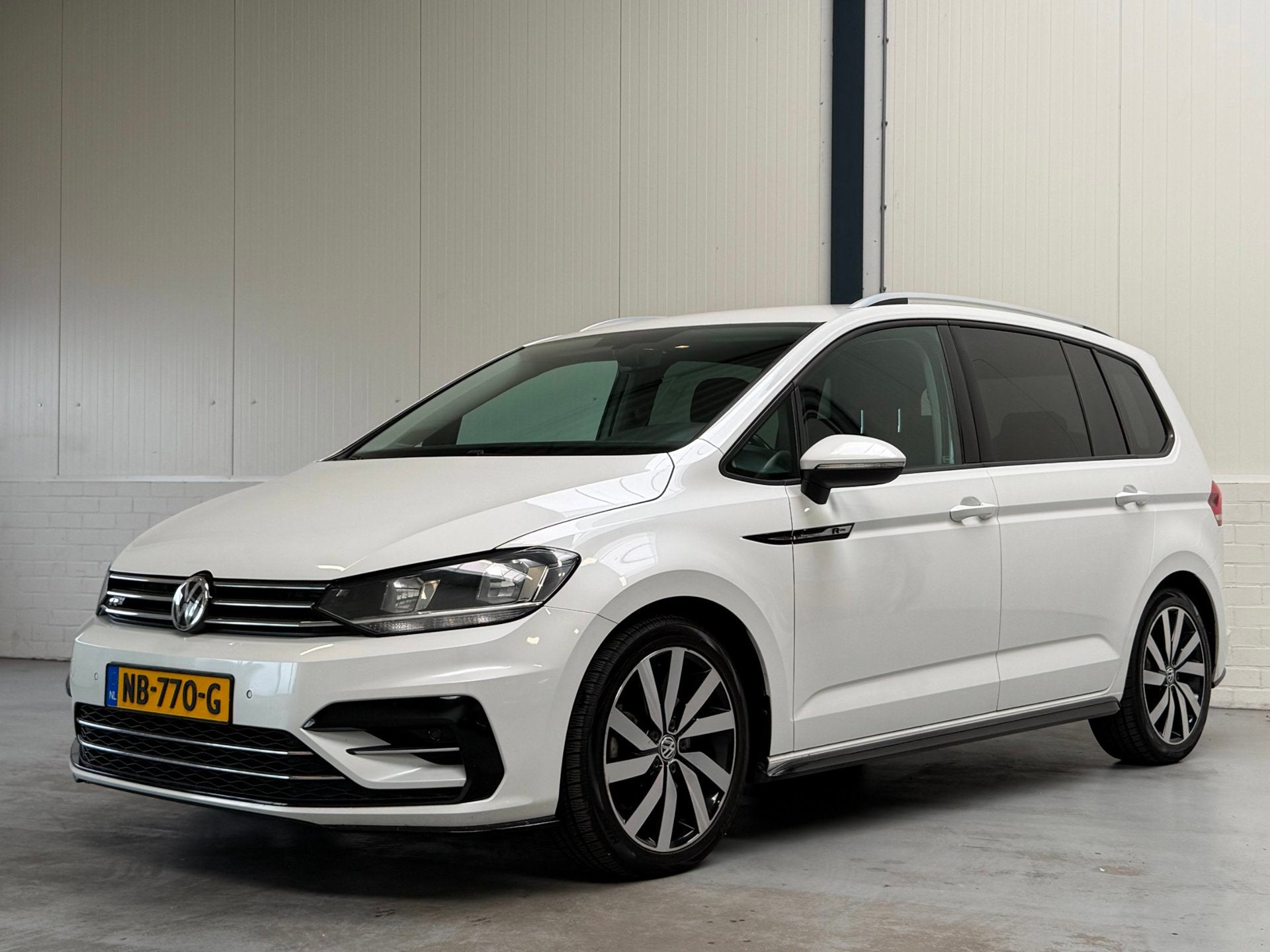 Volkswagen Touran 1.2 TSI R-Line|Org NL, Auto's, Voorwielaandrijving, Dealer onderhouden, Gebruikt, 4 cilinders